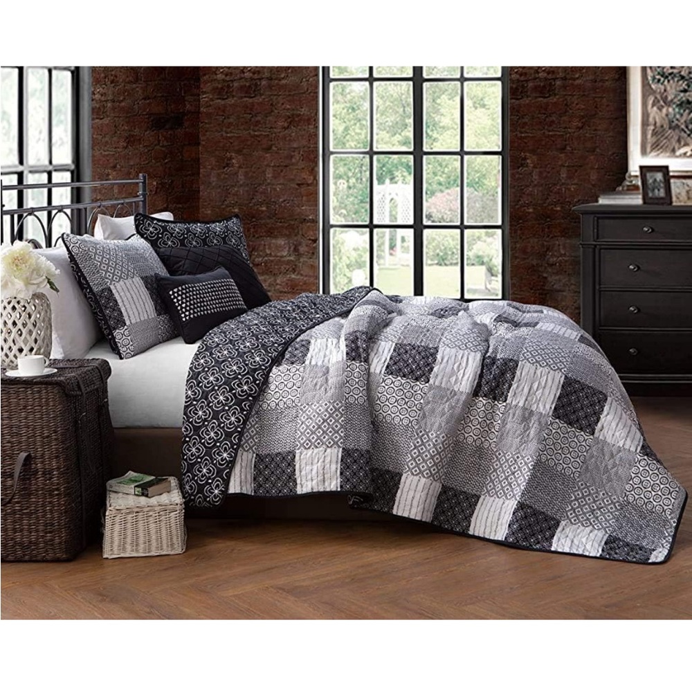 Elegant Patchwork Quilt Set in Black and White, FIRM price for  free shipping